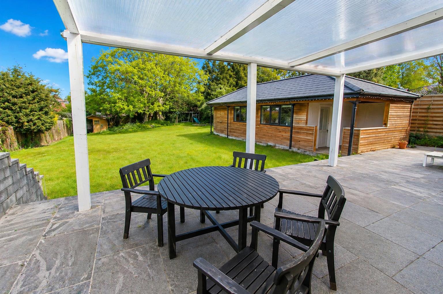 Roundwood Way, Banstead